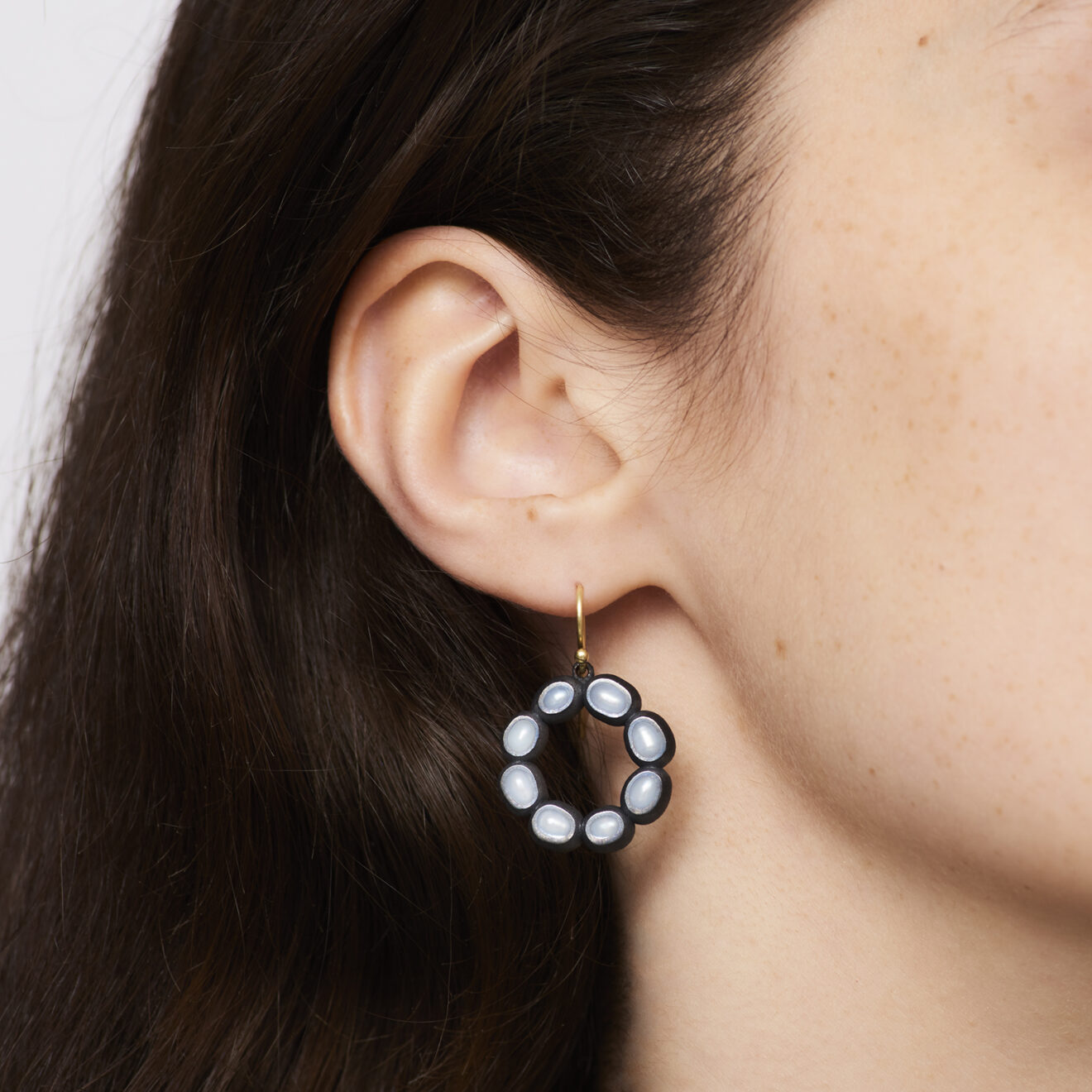 18k Gold & Oxidised Copper Freshwater Pearl Circle Earrings – Objet d'Emotion