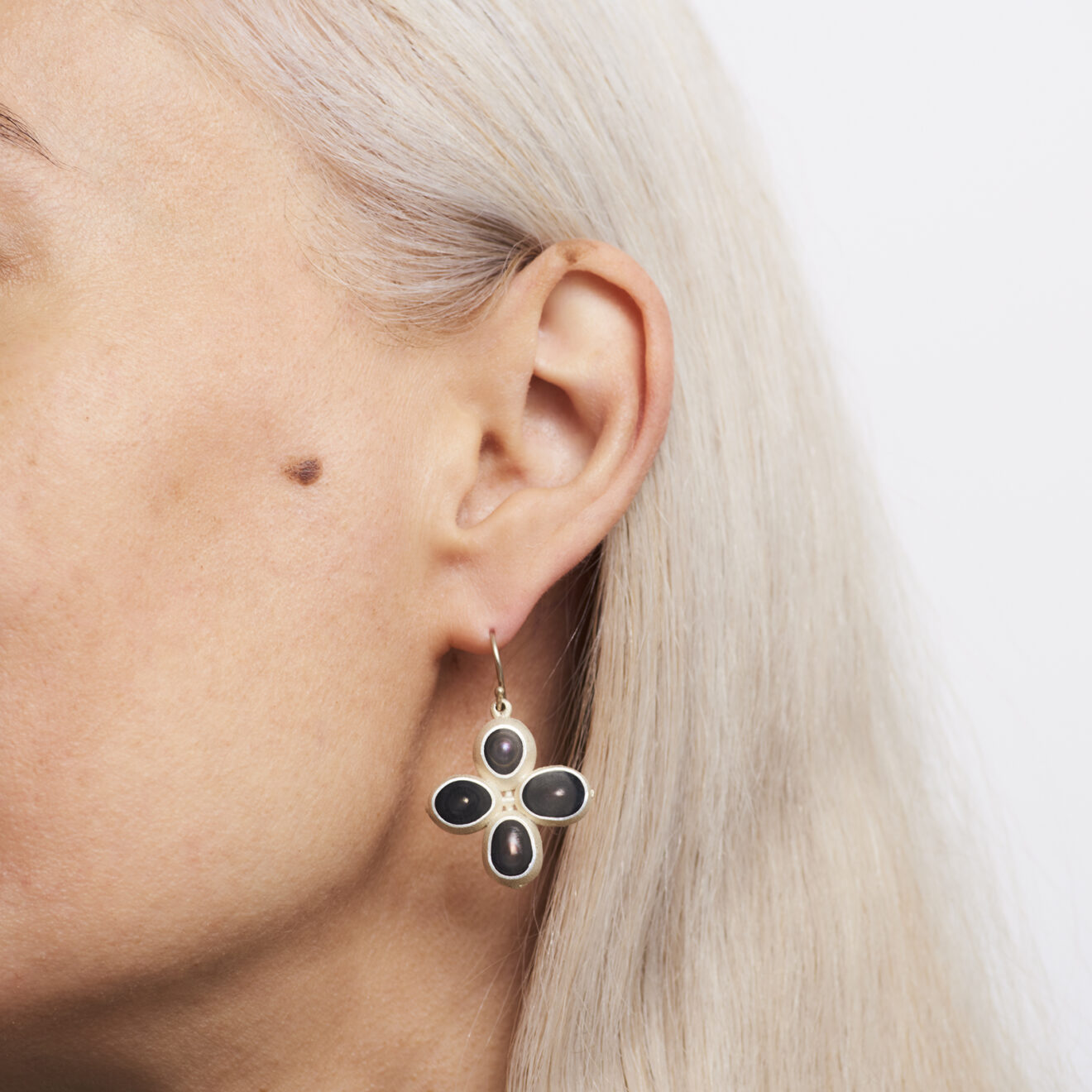 Ambroise_Degeneve_Peackock_Pearl_Cross_Earrings Black Freshwater Pearl Earrings – Peacock Pearl Cross Earrings – Objet d'Emotion