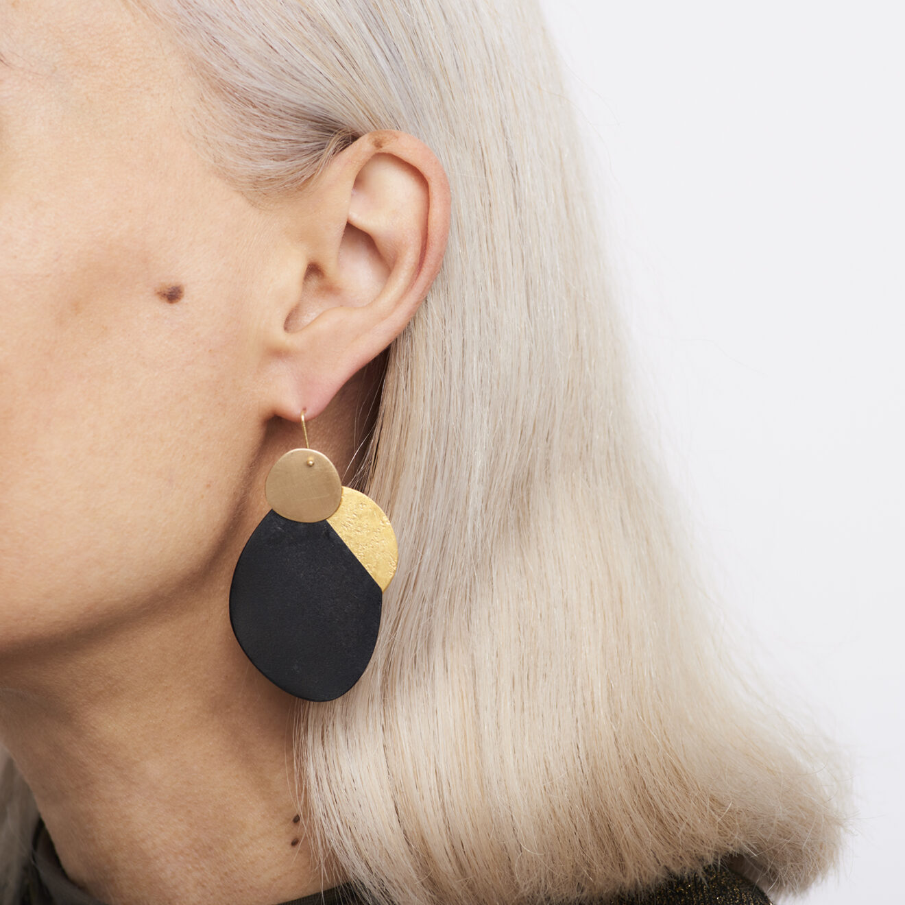 Catherine_Le_Gal_Assymetric_Earrings_1 copy 18 Karat Gold Disk Earrings – Asymmetric Disk Earrings – Objet d'Emotion