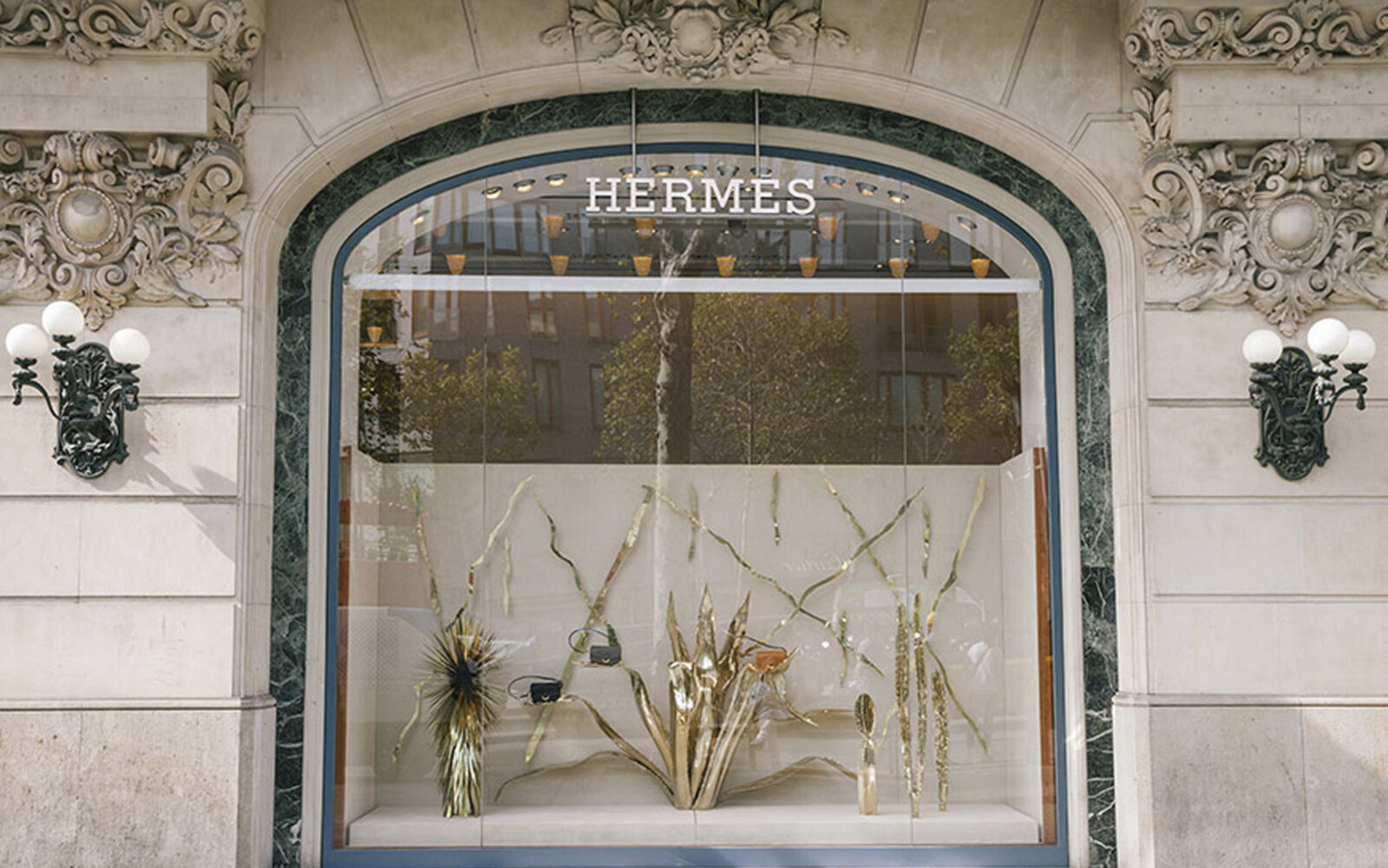 Luna Paiva Hermes window