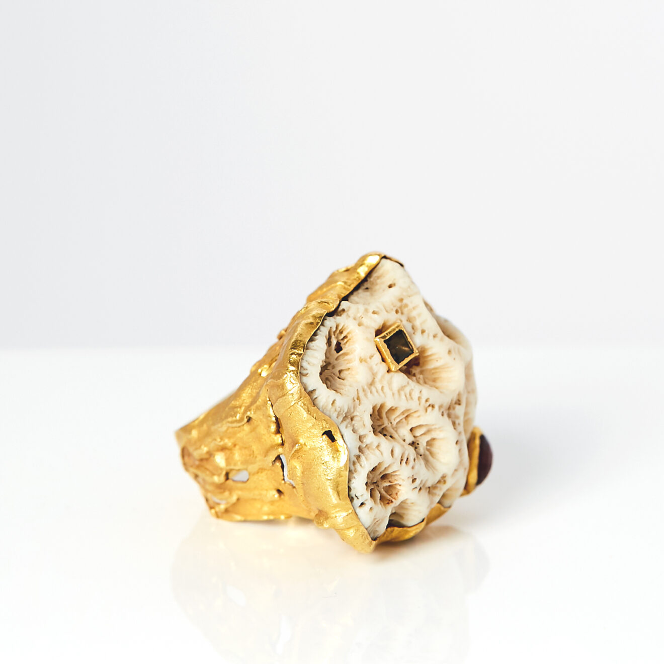 20211126_Valery_Photoshoot9609 Coral Ring