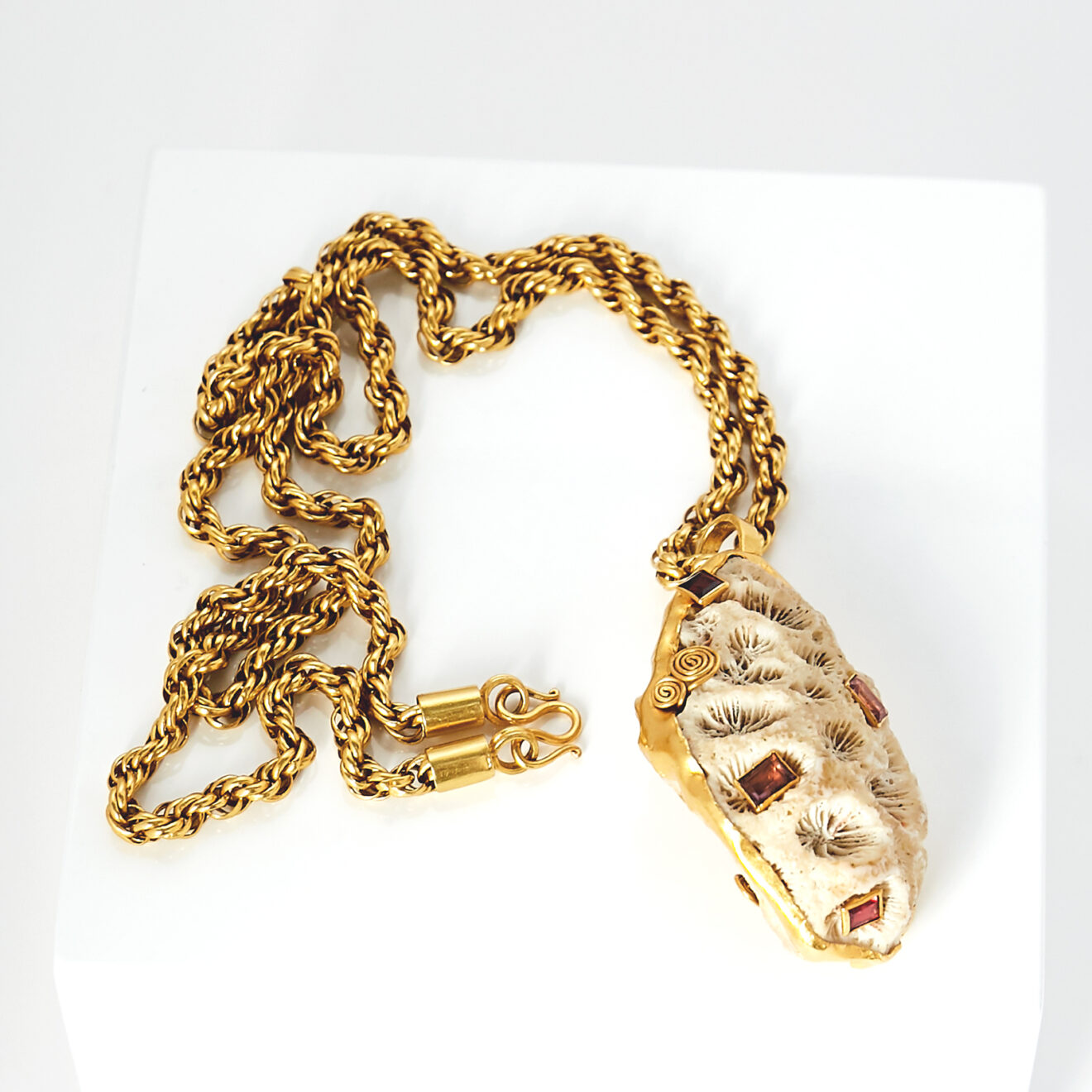 20211126_Valery_Photoshoot9634 1 Coral Pendant