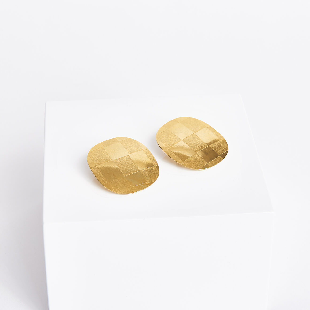 ACCESSORIES-OE1411.square Echo Disc Earrings