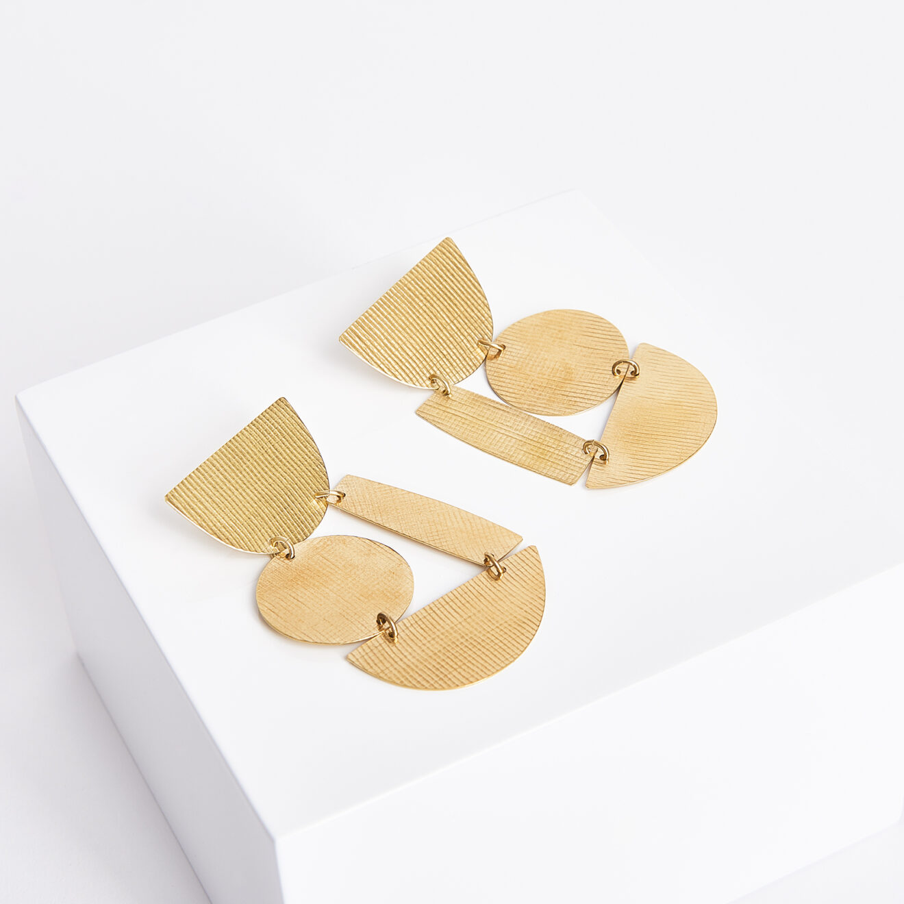 ACCESSORIES-OE1425 1.square Masha Earrings