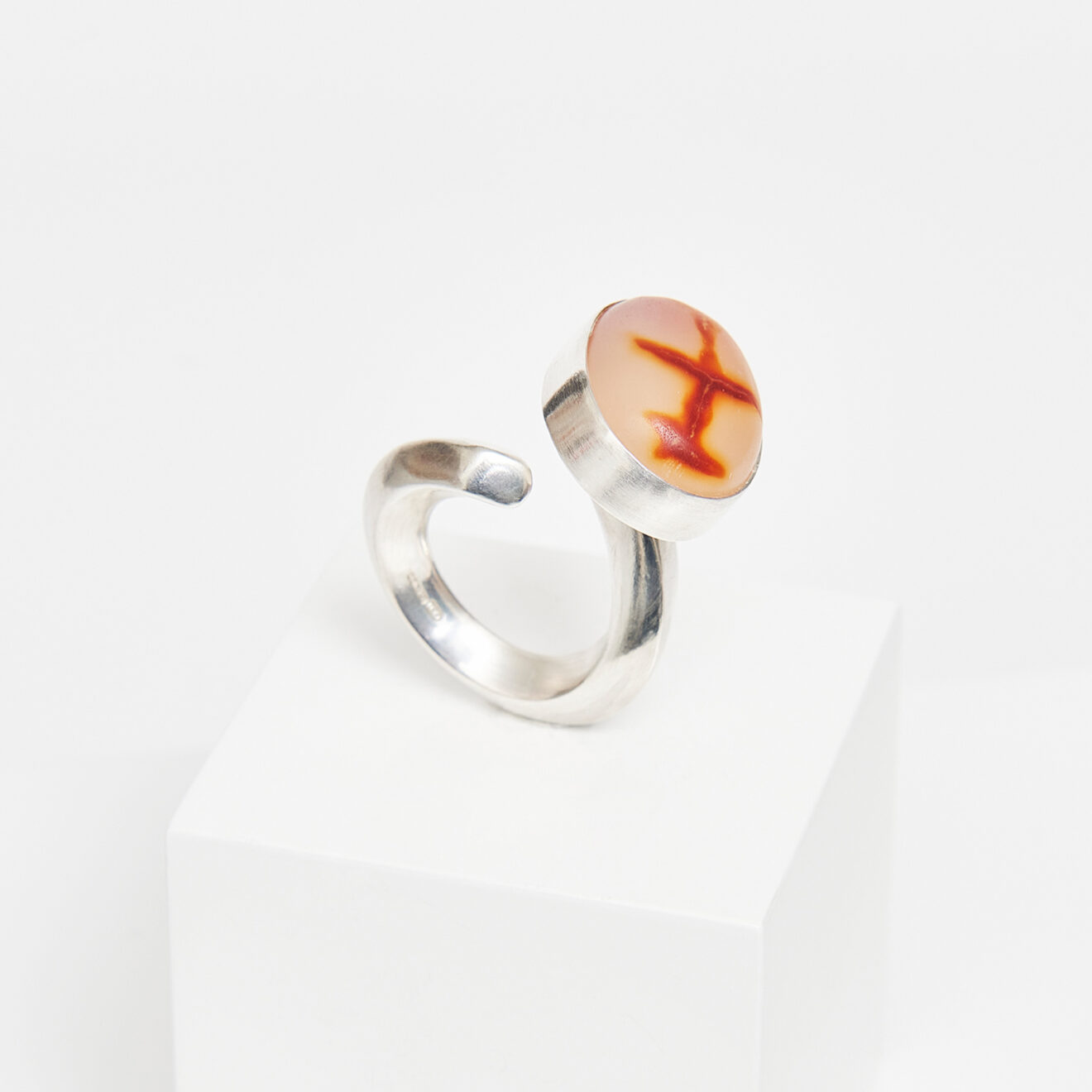 Gala_Colivet_Dennison_Ring_1 Cross Ring