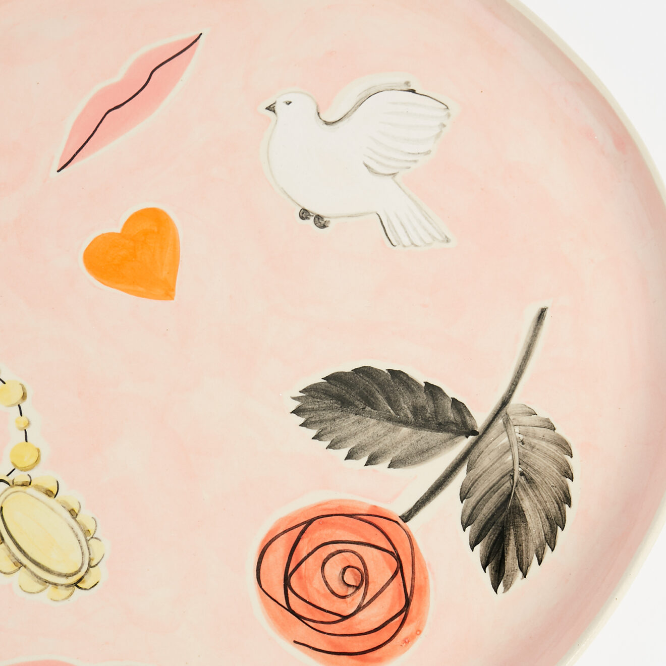 2022_01_11_Objet d’Emotion_15229 Valery in Wonderland Plate Pink