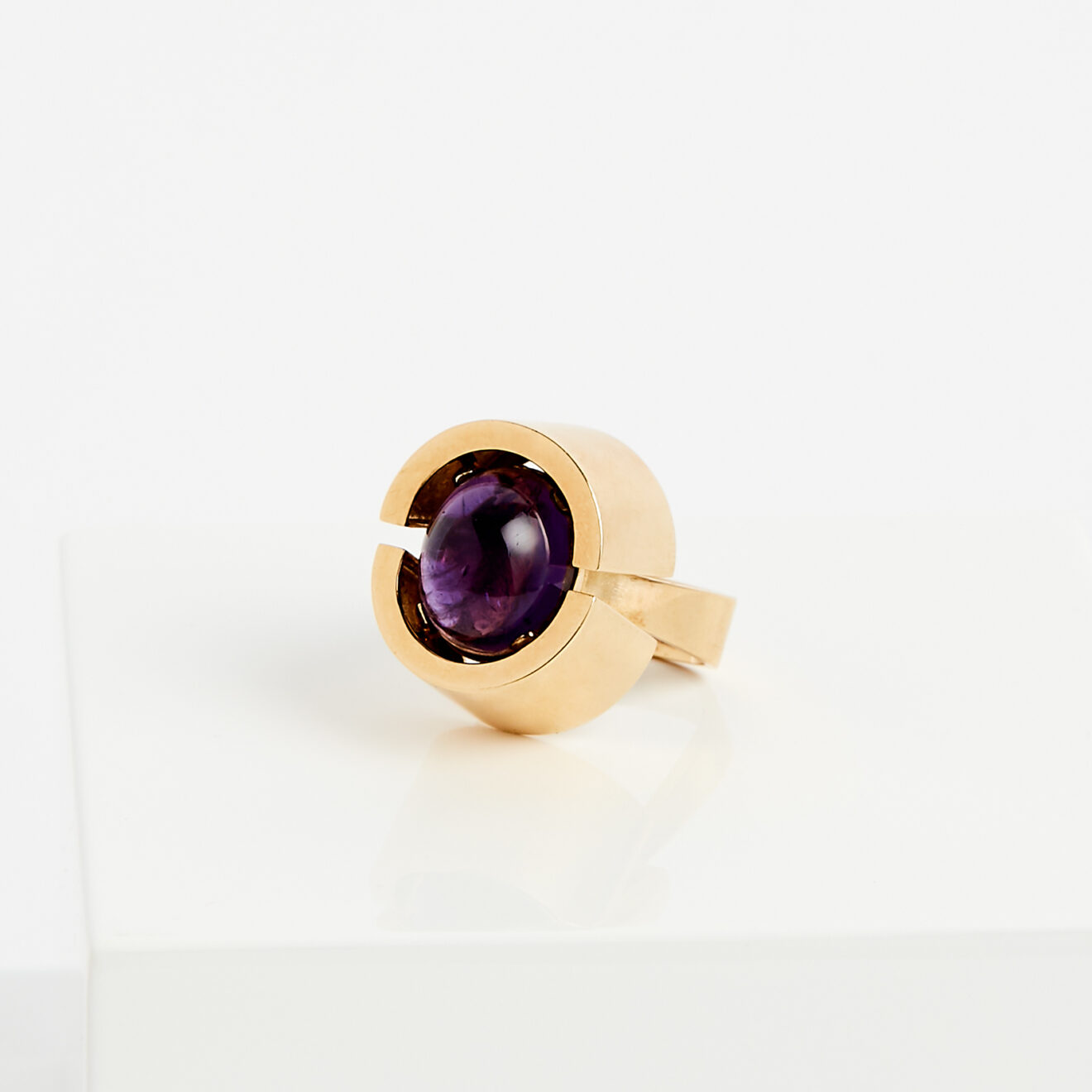 Amethyst Cabachon ring