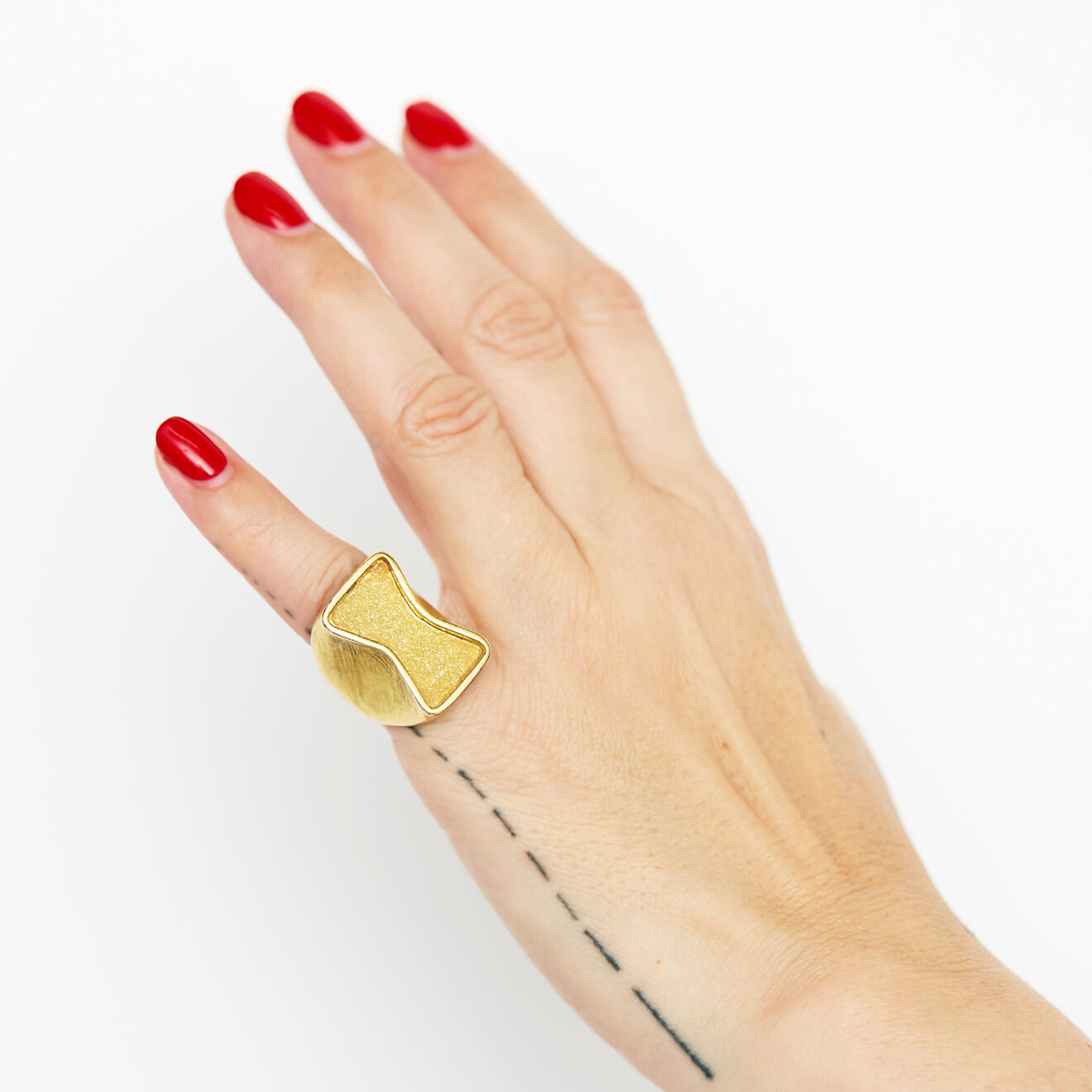 2022_01_11_Objet d’Emotion_15857 Textured Gold Ring