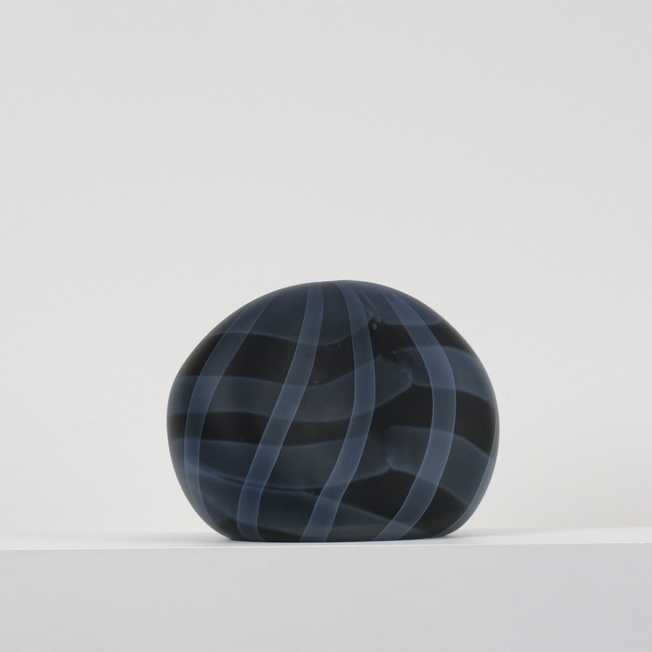 7 Gingham Vessel Small - Black