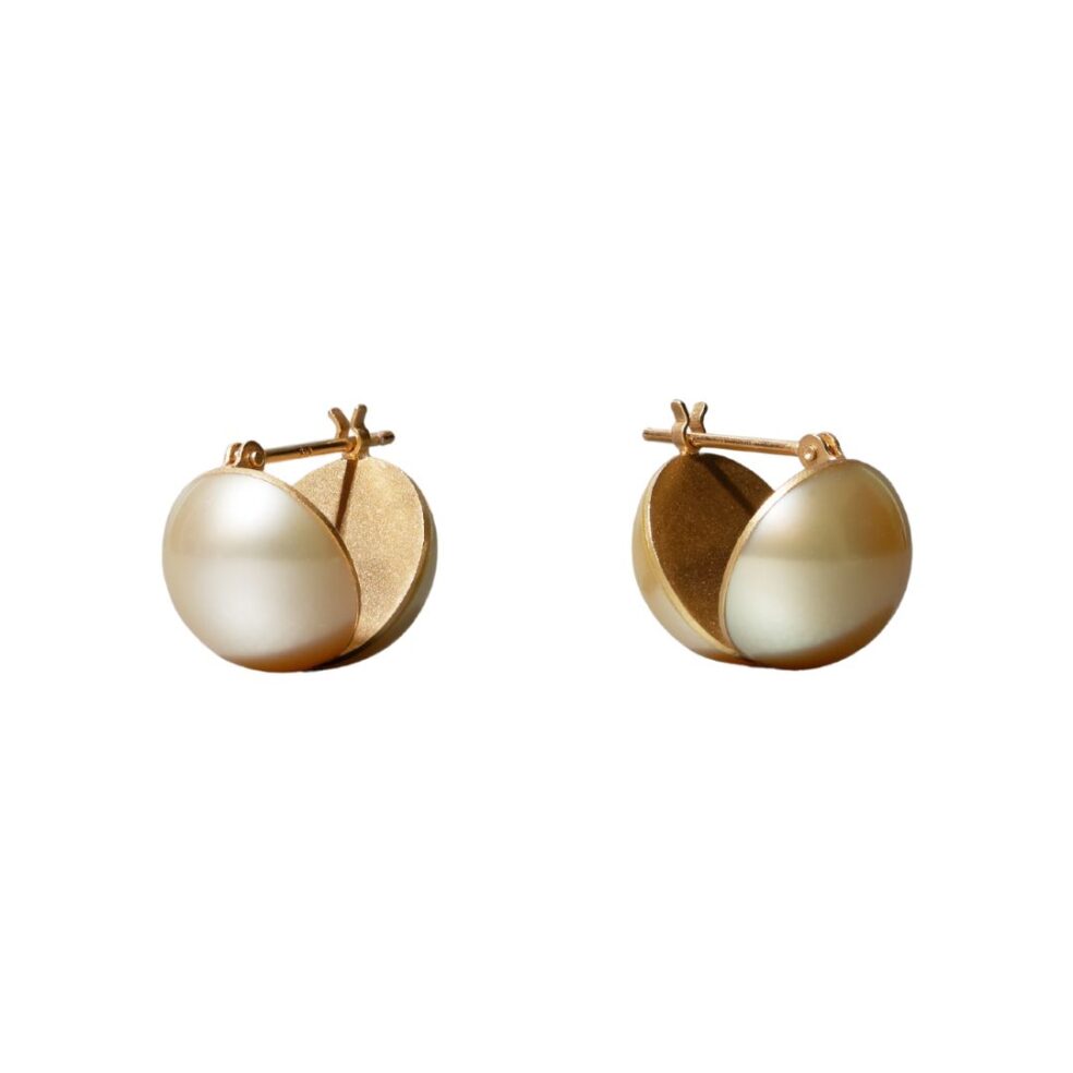 Divide Earrings, 18K Yellow Gold, South Sea Pearl (Gold)